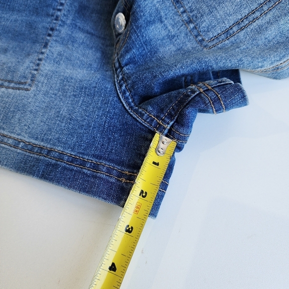 Wallflower Flirty Curvy High Rise Shorty Short Denim Button Blue Stretch Sz 3 - Picture 4 of 9